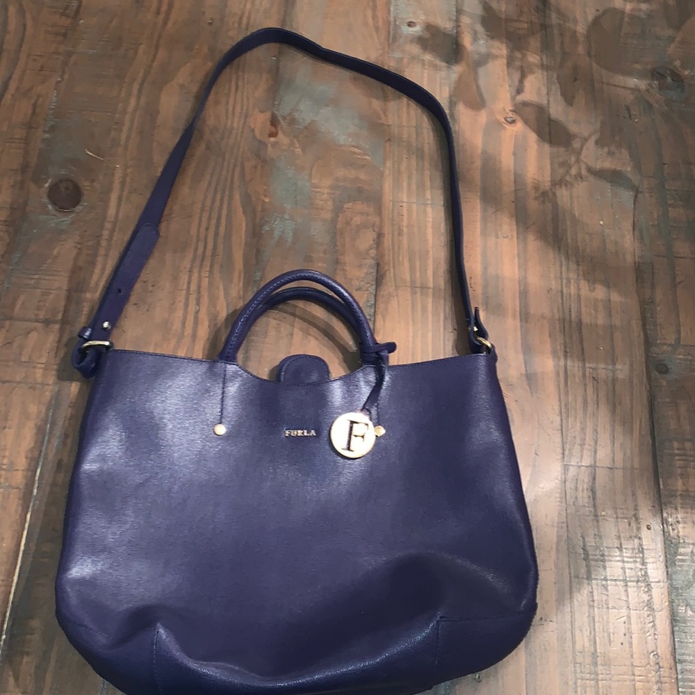This purple Alissa tote was bought from italy , in perfect condition